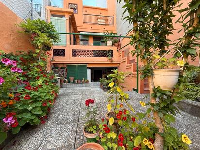 Vista exterior de Casa adosada en venda en Badalona amb Calefacció, Jardí privat i Terrassa