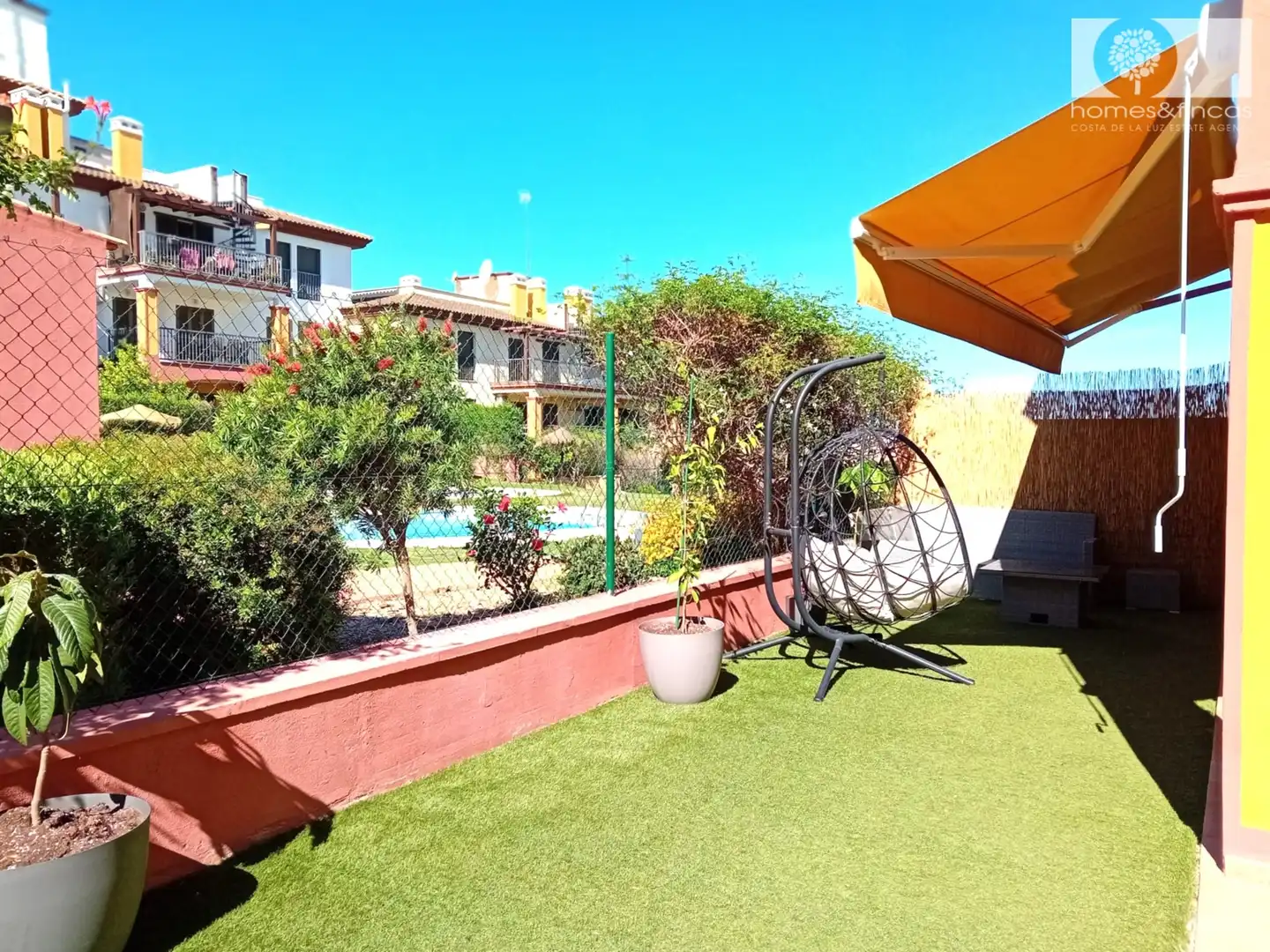 Terrasse von Wohnung zum Verkauf in Ayamonte mit Klimaanlage, Privatgarten und Möbliert
