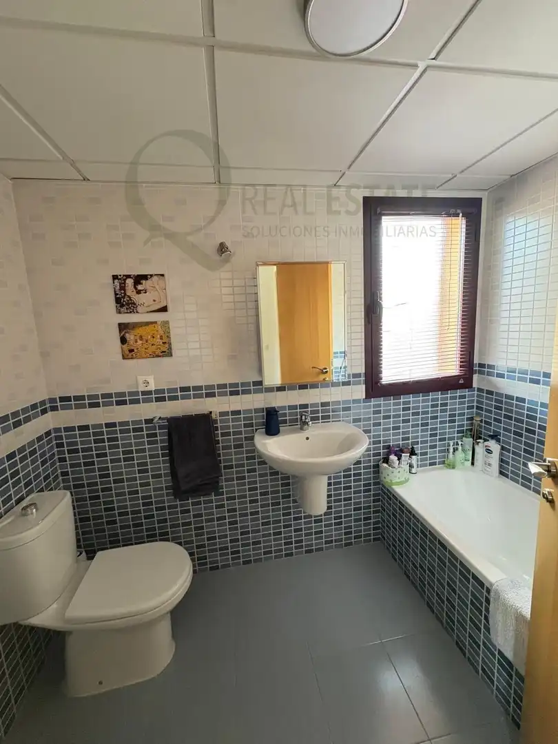 Bathroom of Flat for sale in Mutxamel  with Air Conditioner, Private garden and Terrace