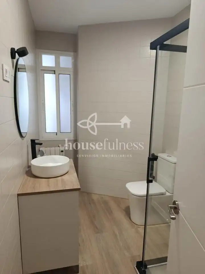 Baño de Piso de alquiler en Ferrol con Calefacción, Terraza y Amueblado