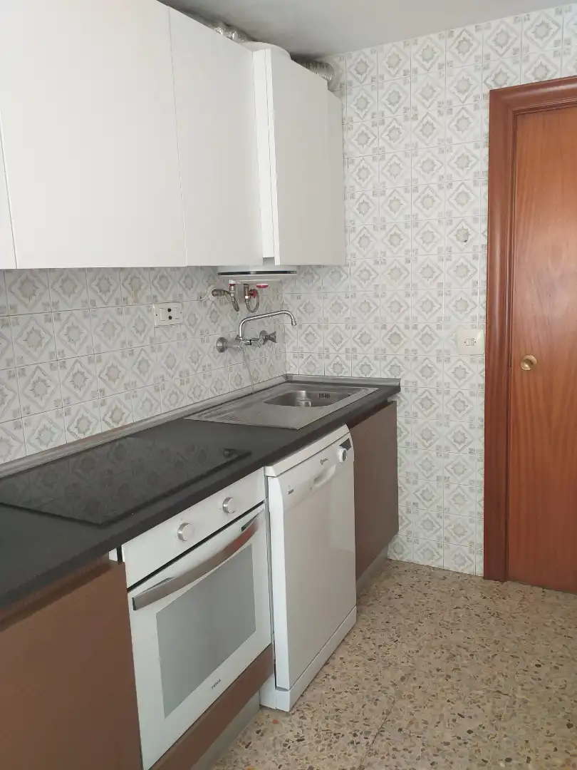 Kitchen of Flat for rent in Zaragoza  with Heating, Furnished and Oven