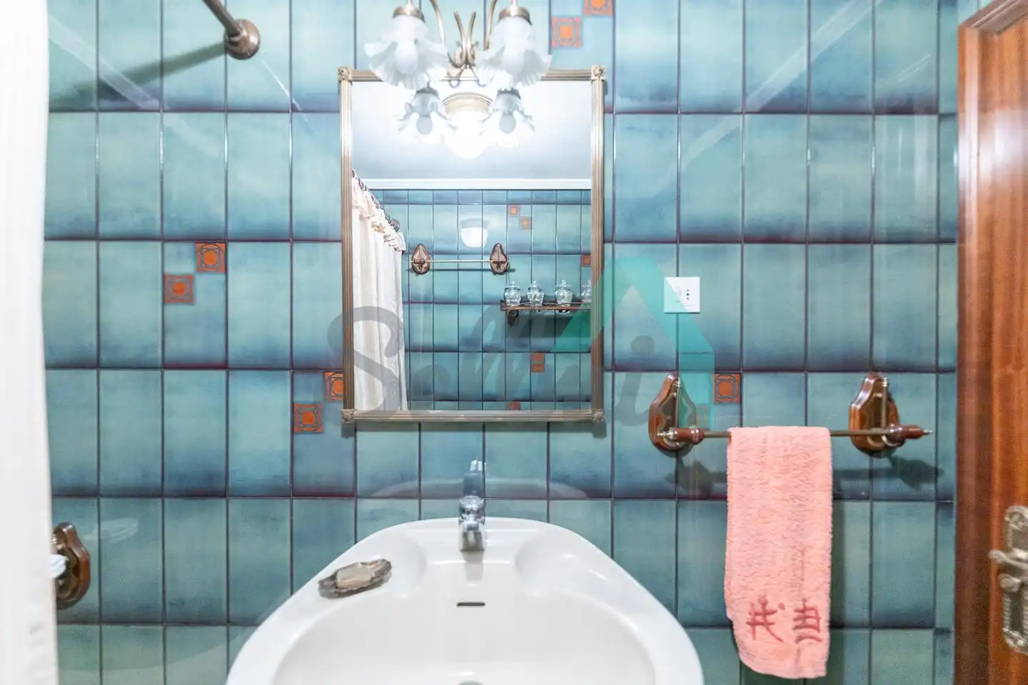 Bathroom of Flat for sale in Oviedo   with Heating, Parquet flooring and Terrace