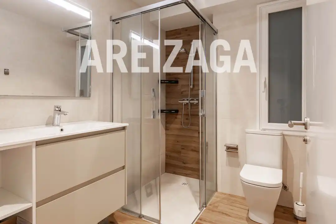 Bathroom of Flat for sale in Donostia - San Sebastián   with Heating