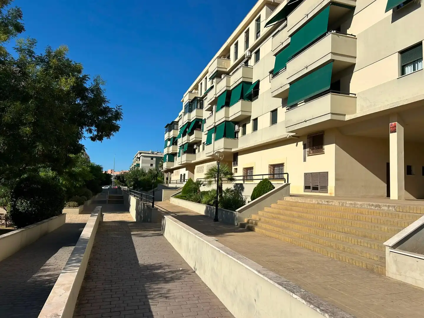 Vista exterior de Garatge en venda en Antequera