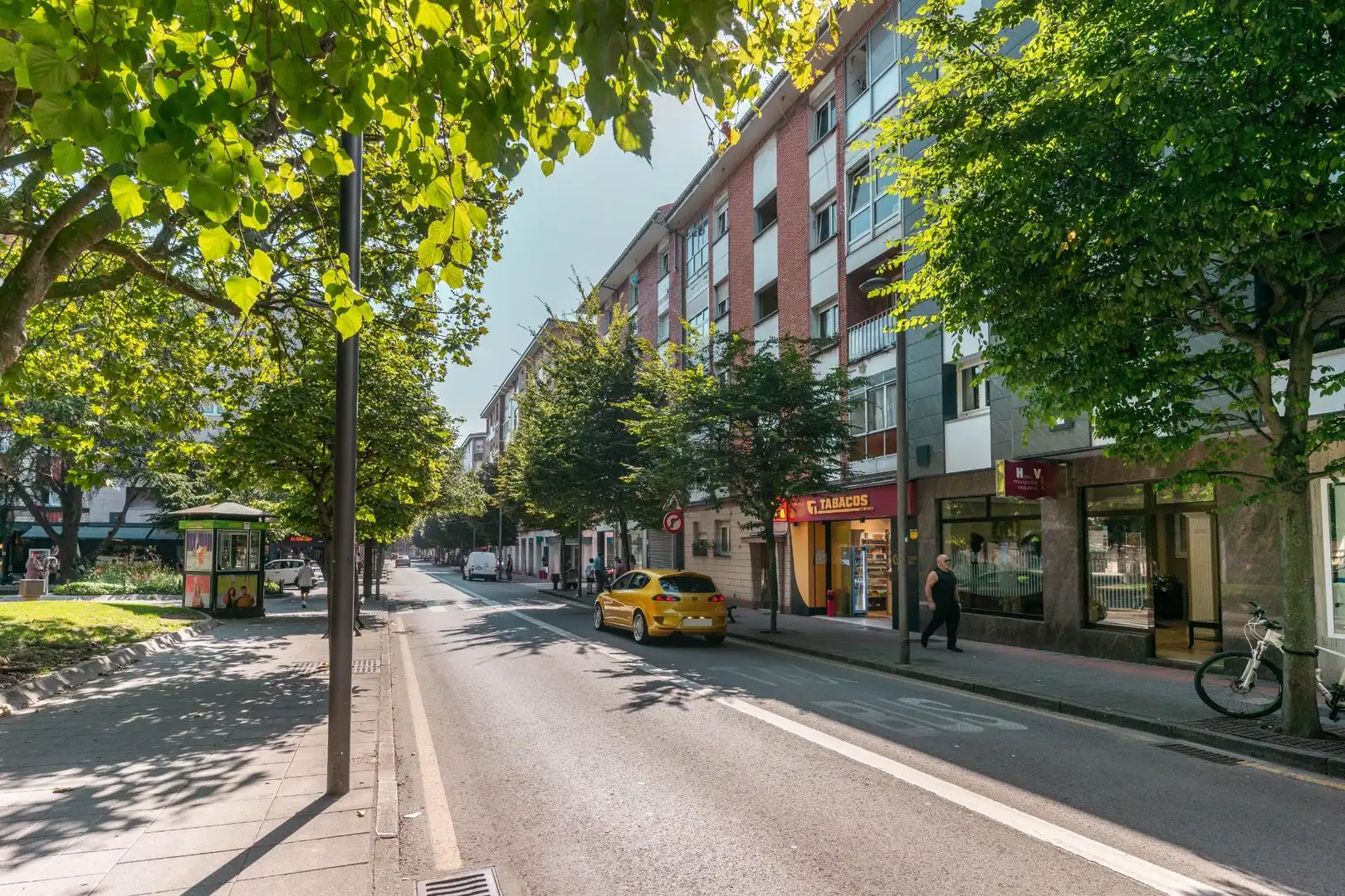 Vista exterior de Apartament en venda en Gijón  amb Calefacció, Traster i Moblat