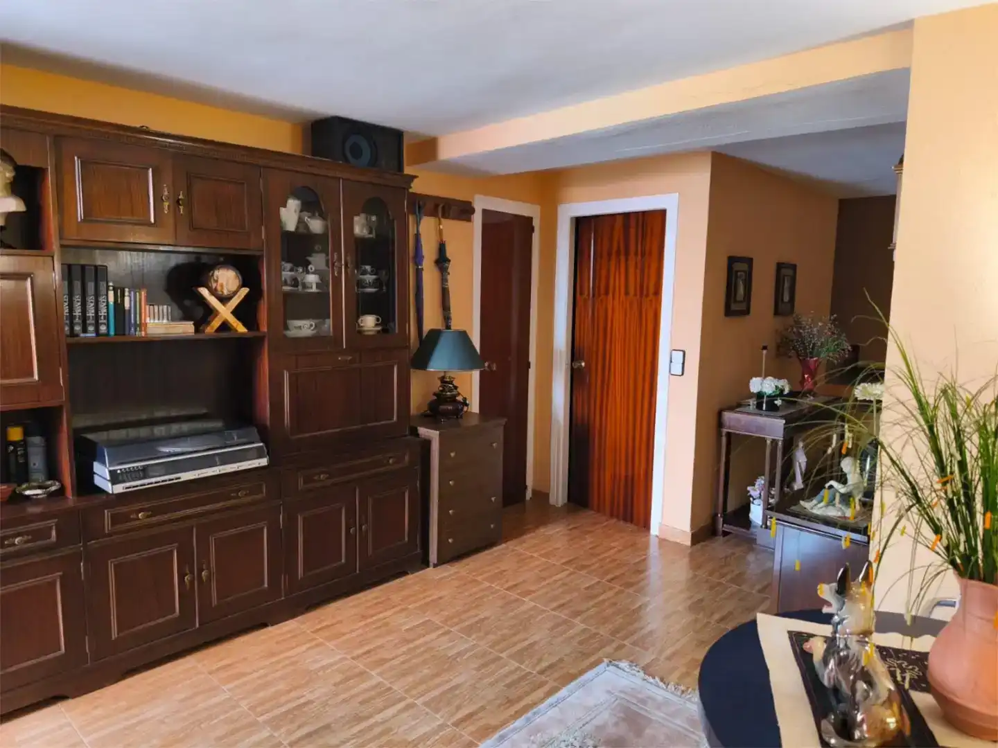 Sala d'estar de Casa adosada en venda en Escucha amb Moblat, Forn i Rentadora
