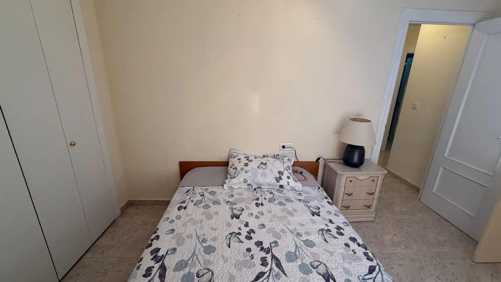 Habitación de Piso de alquiler en Águilas con Aire acondicionado, Trastero y Amueblado