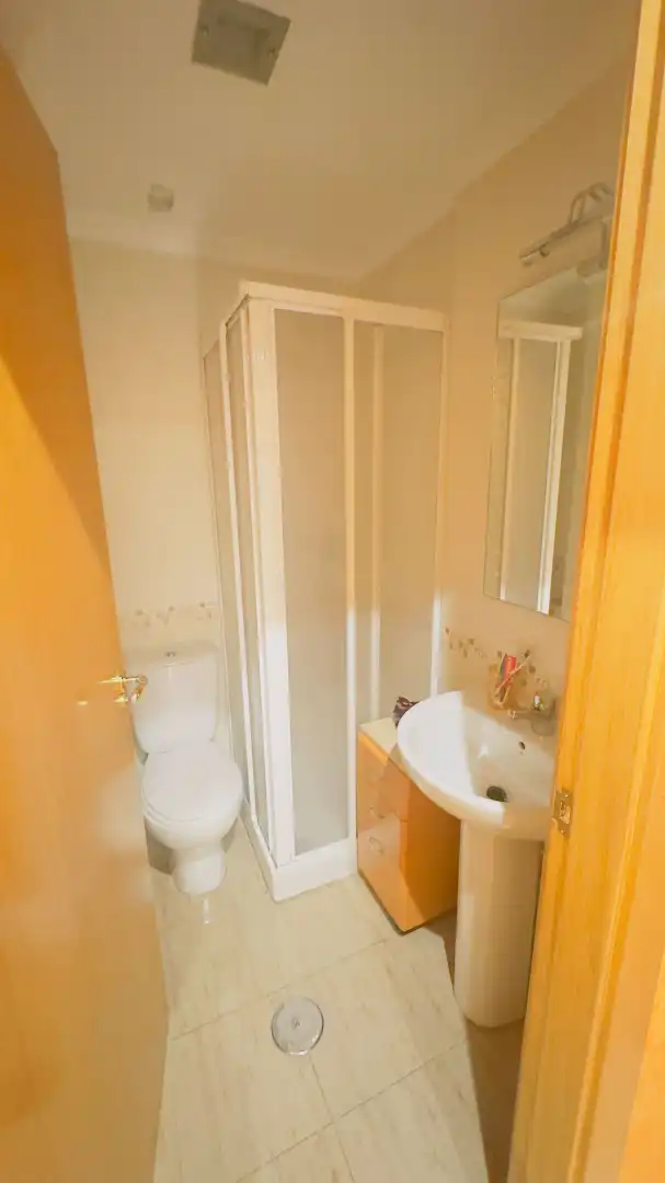 Badezimmer von Wohnung zum Verkauf in Albacete mit Klimaanlage, Heizung und Privatgarten