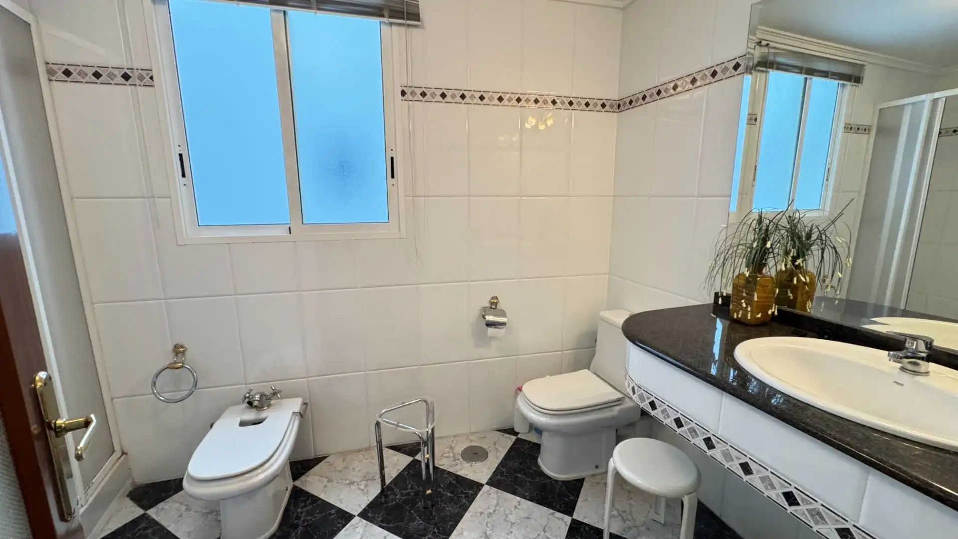 Baño de Piso para compartir en Alicante / Alacant con Terraza, Amueblado y Alarma