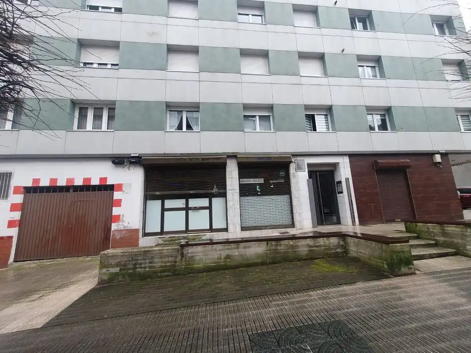 Business premises for sale in Este, imagen 2