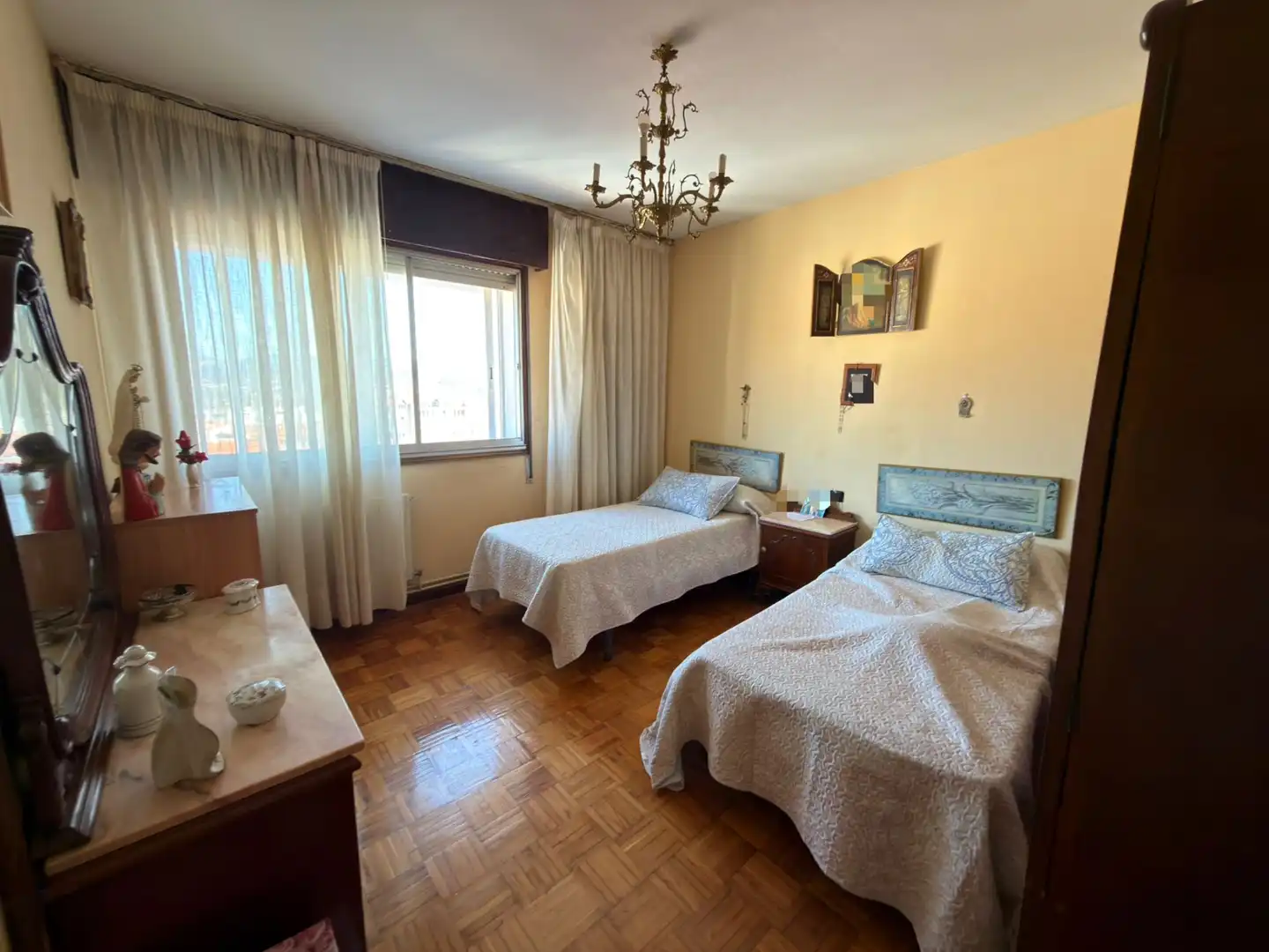 Habitación de Piso en venta en Pontevedra Capital  con Calefacción, Parquet y Horno