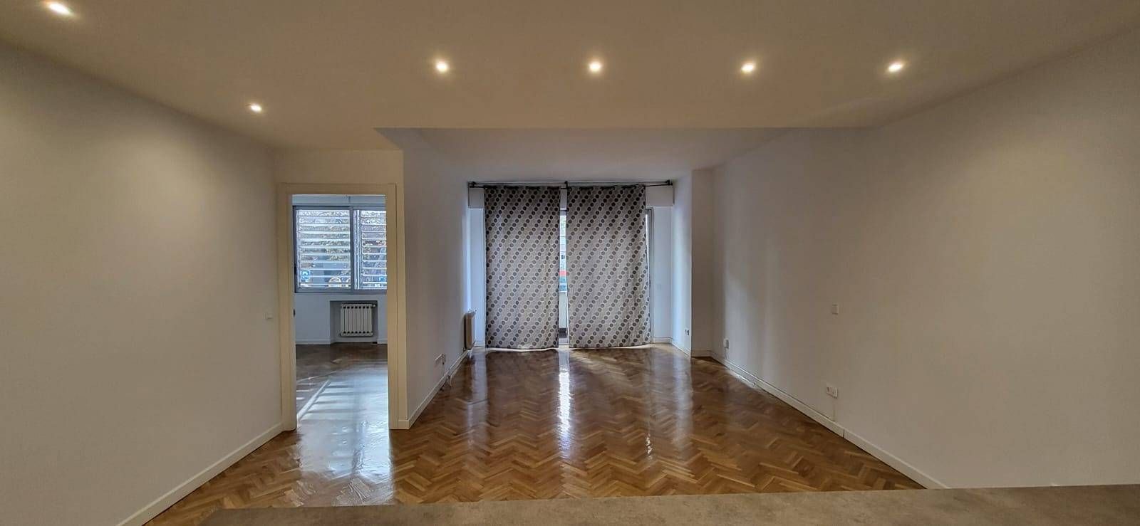 Living room of Flat to rent in  Madrid Capital  with Heating, Parquet flooring and Terrace