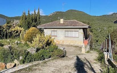 Vista exterior de Casa o xalet en venda en Torrelles de Foix amb Calefacció, Terrassa i Traster