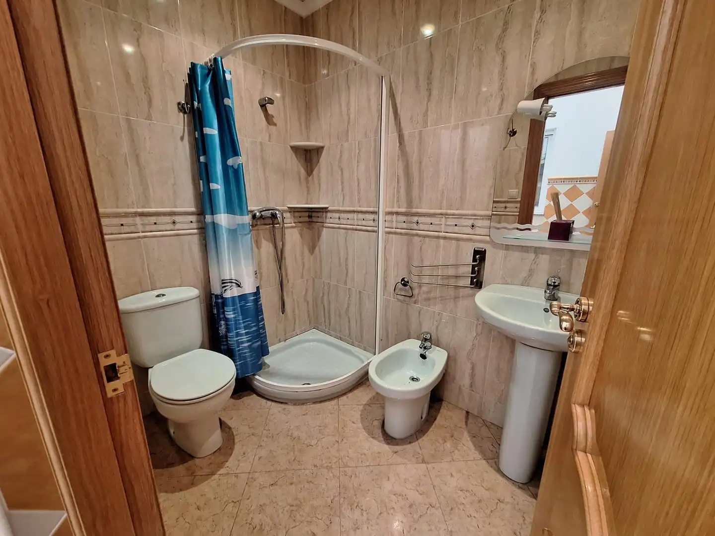 Baño de Casa o chalet en venta en Algueña con Calefacción, Balcón y Jacuzzi