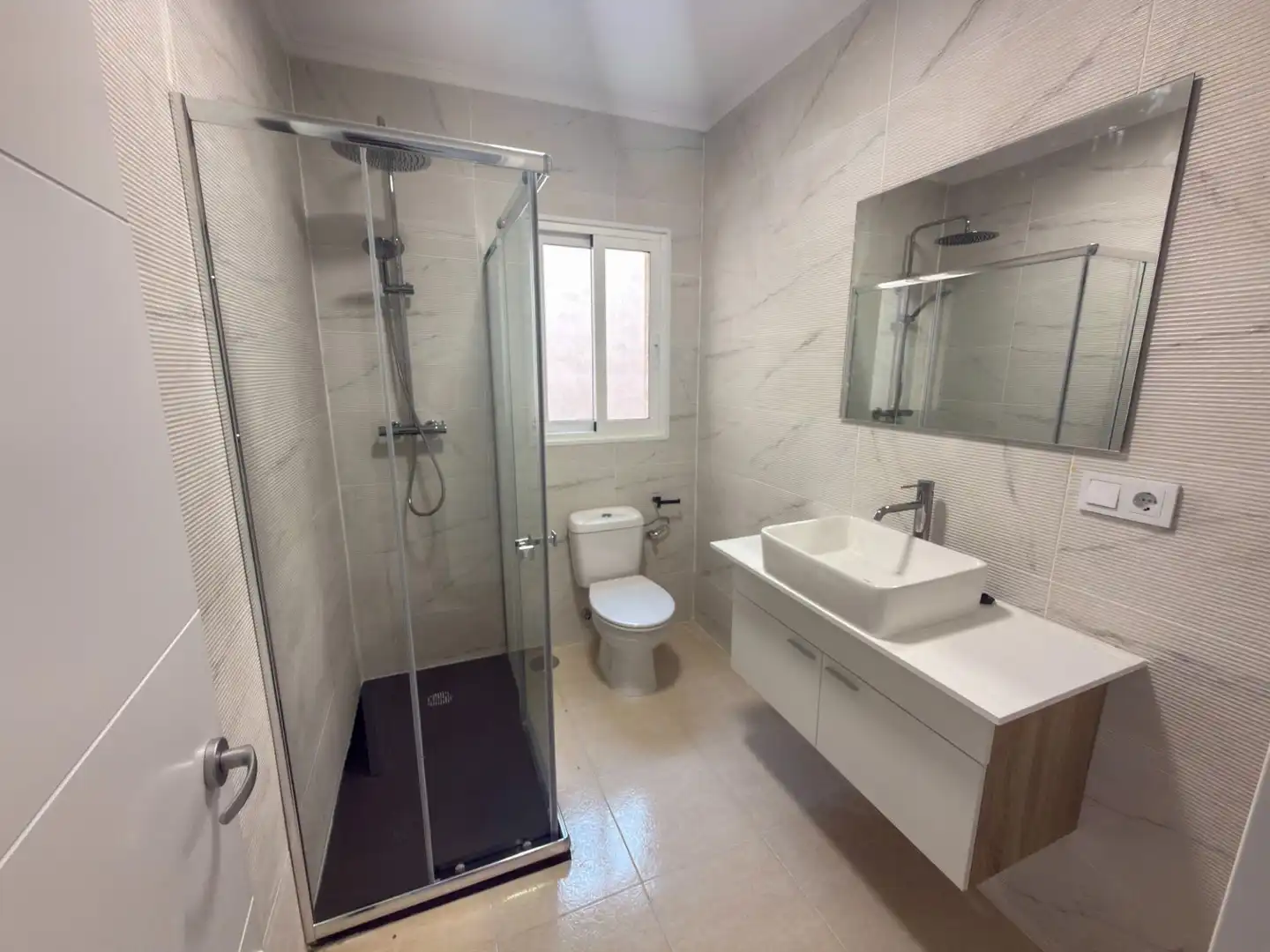 Baño de Dúplex en venta en Cox con Terraza, Trastero y Amueblado