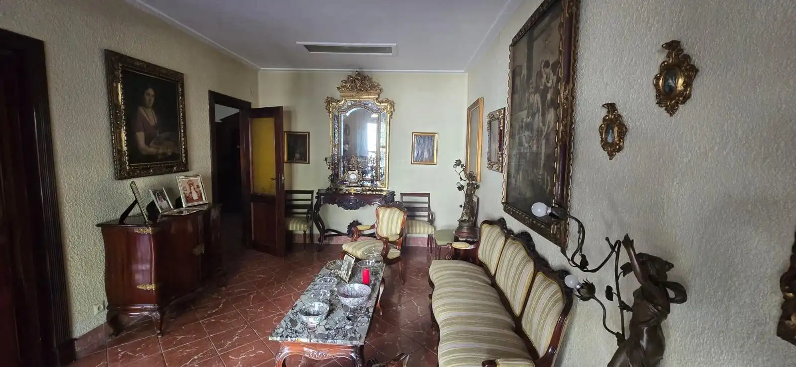 Living room of Flat for sale in Sevilla  with Air Conditioner, Terrace and Storage room