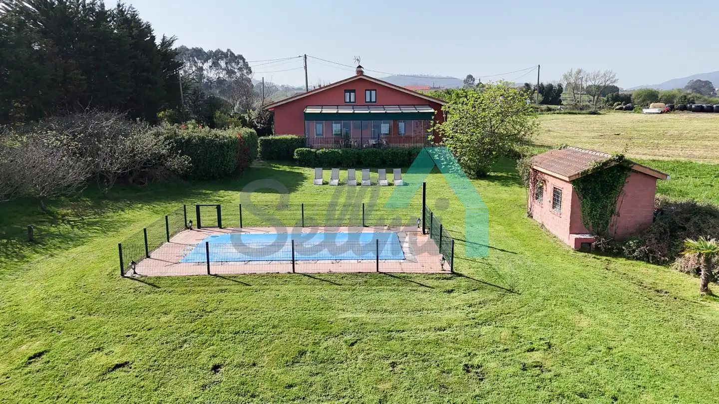 Piscina de Casa o xalet en venda en Villaviciosa amb Calefacció, Jardí privat i Terrassa
