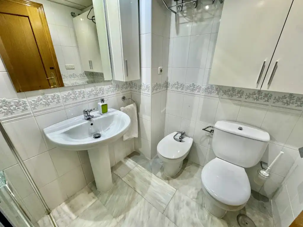 Badezimmer von Wohnung zum Verkauf in Córdoba mit Klimaanlage