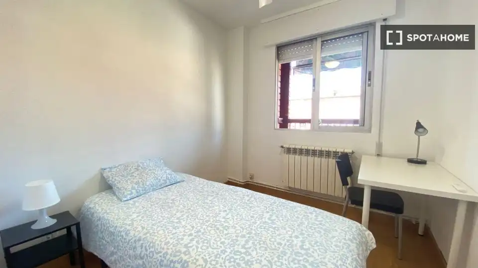 Bedroom of Flat for rent in Madrid  with Air Conditioner, Heating and Furnished