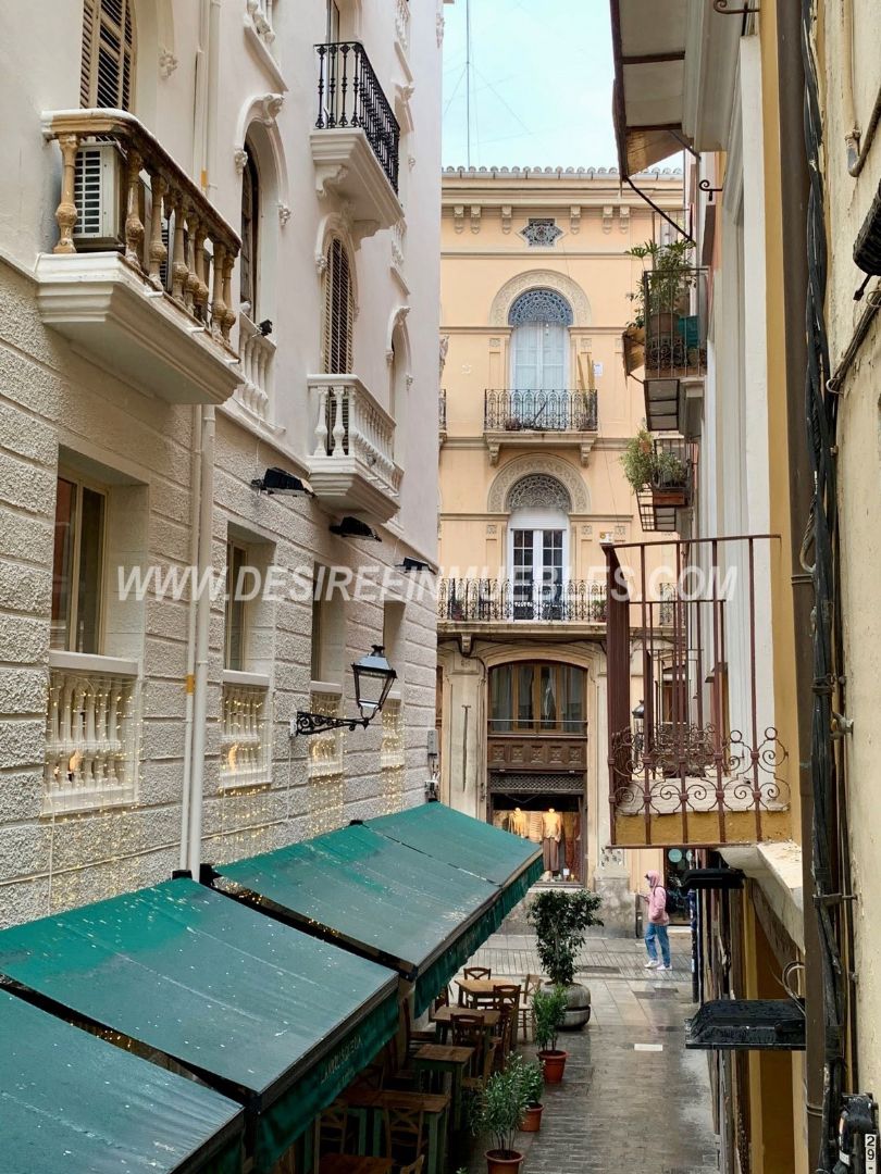 Exterior view of Loft for sale in  Valencia Capital  with Air Conditioner, Heating and Balcony