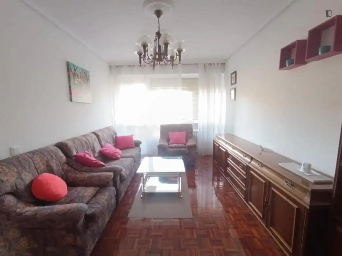 Room in Mendebaldea - Ermitagaña