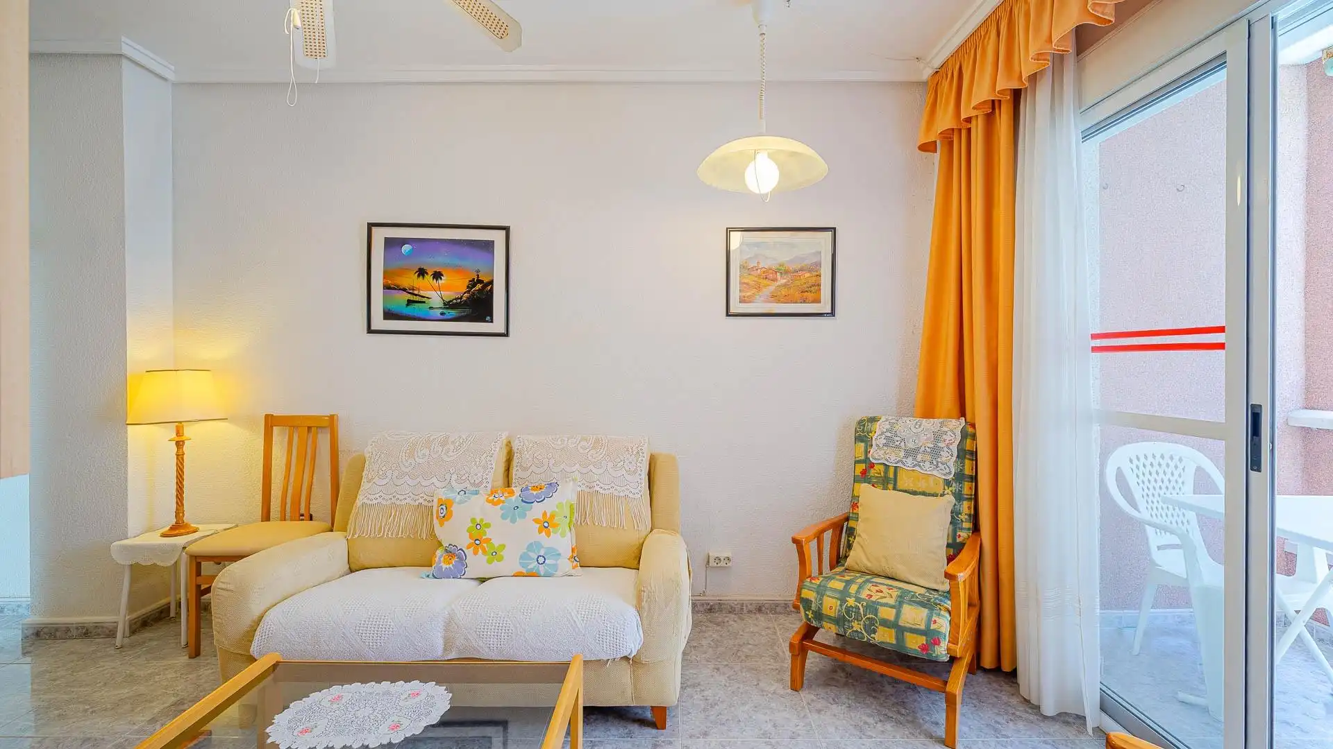 Sala d'estar de Apartament en venda en Torrevieja amb Aire condicionat, Terrassa i Traster