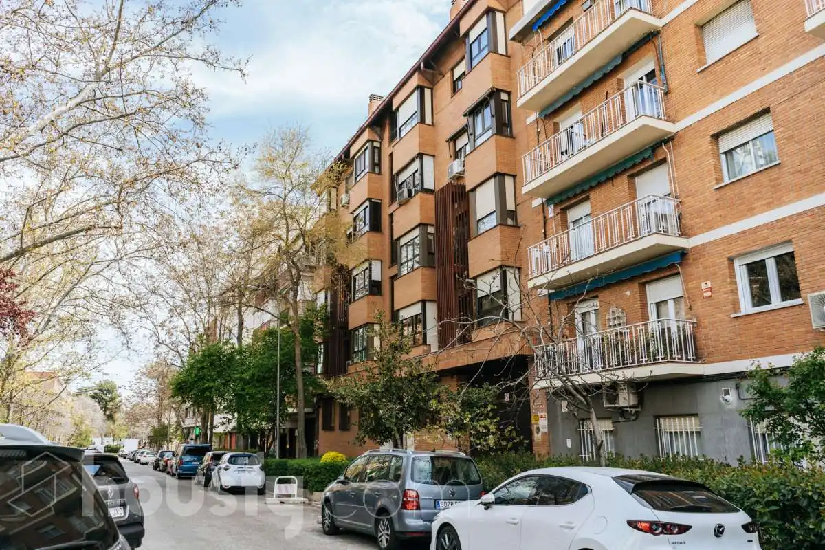 Exterior view of Flat for rent in Madrid  with Heating, Terrace and Furnished