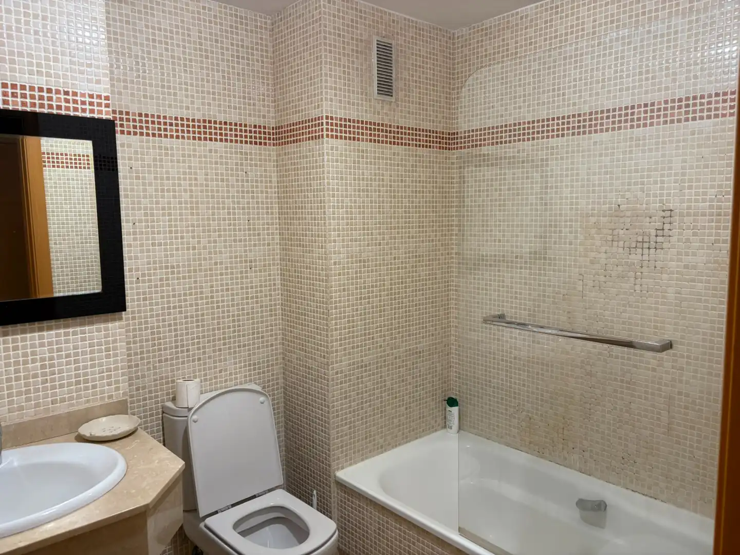 Bathroom of Flat for rent in Torremolinos  with Air Conditioner, Heating and Terrace