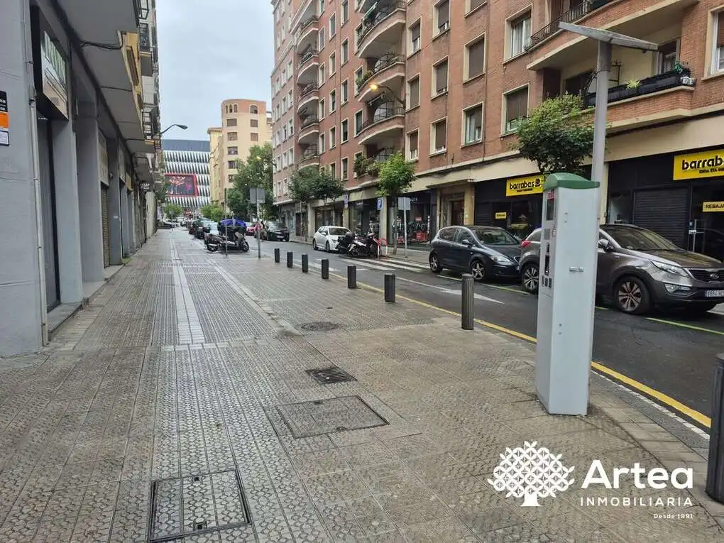 Vista exterior de Traster en venda en Bilbao 