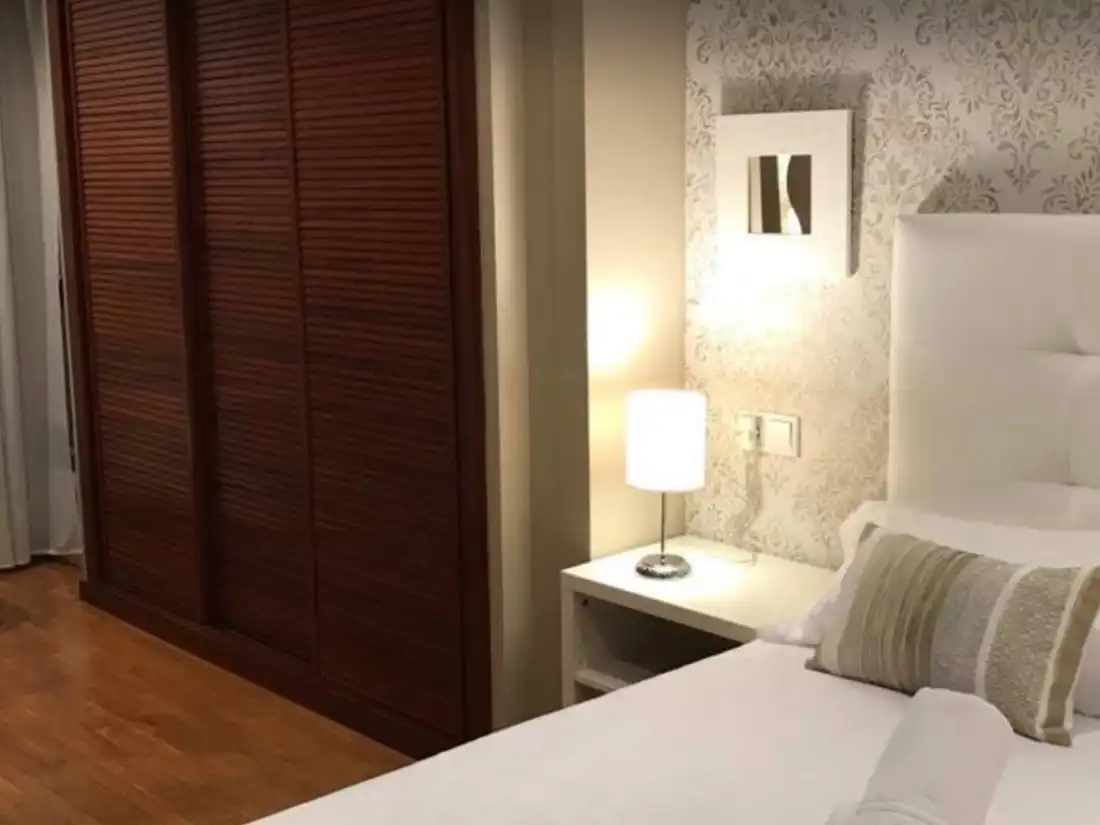 Dormitori de Pis de lloguer en Gijón  amb Calefacció, Parquet i Moblat