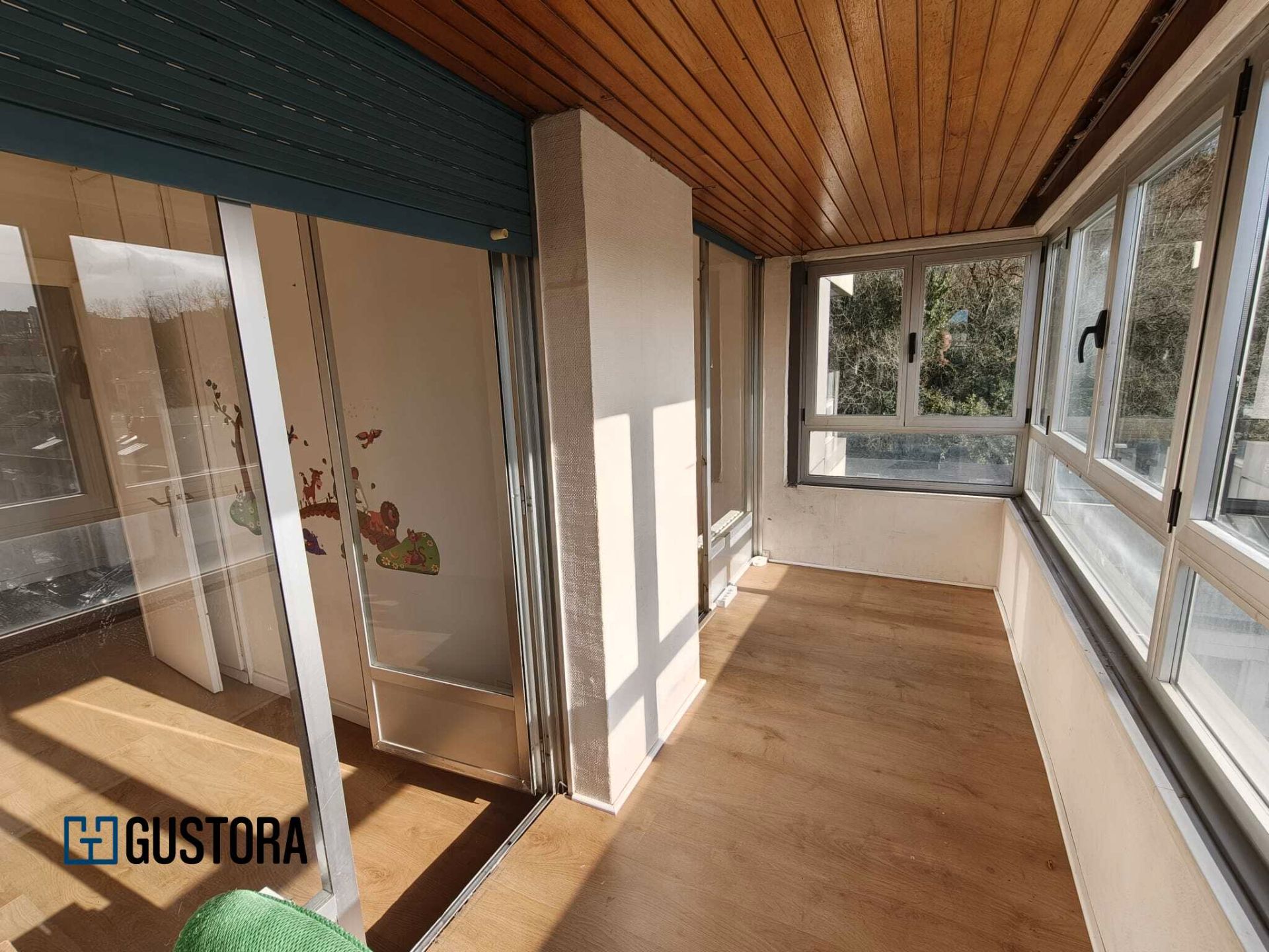 Dormitori de Pis en venda en Donostia - San Sebastián  amb Calefacció, Terrassa i Rentadora