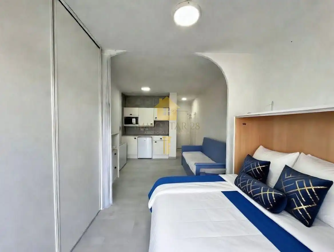Habitación de Estudio de alquiler en Empuriabrava con Aire acondicionado, Terraza y Amueblado