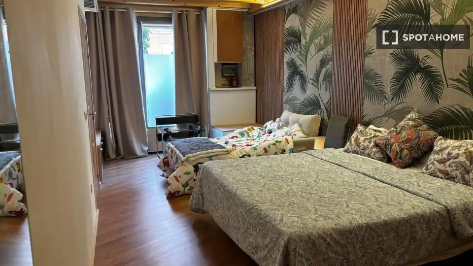 Bedroom of Flat for rent in Valencia  with Air Conditioner, Heating and Furnished
