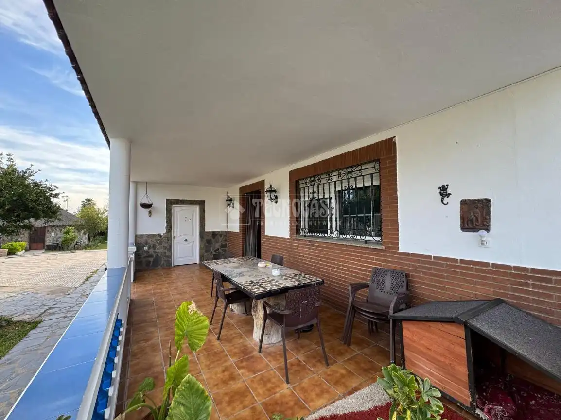 Terrasse von Country house zum Verkauf in Badajoz mit Klimaanlage, Privatgarten und Terrasse