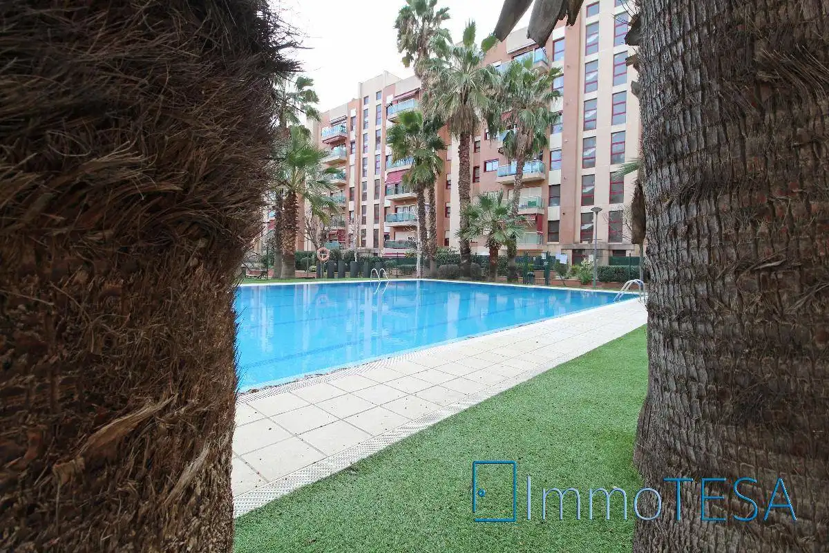 Piscina de Pis en venda en Barberà del Vallès amb Aire condicionat, Calefacció i Parquet