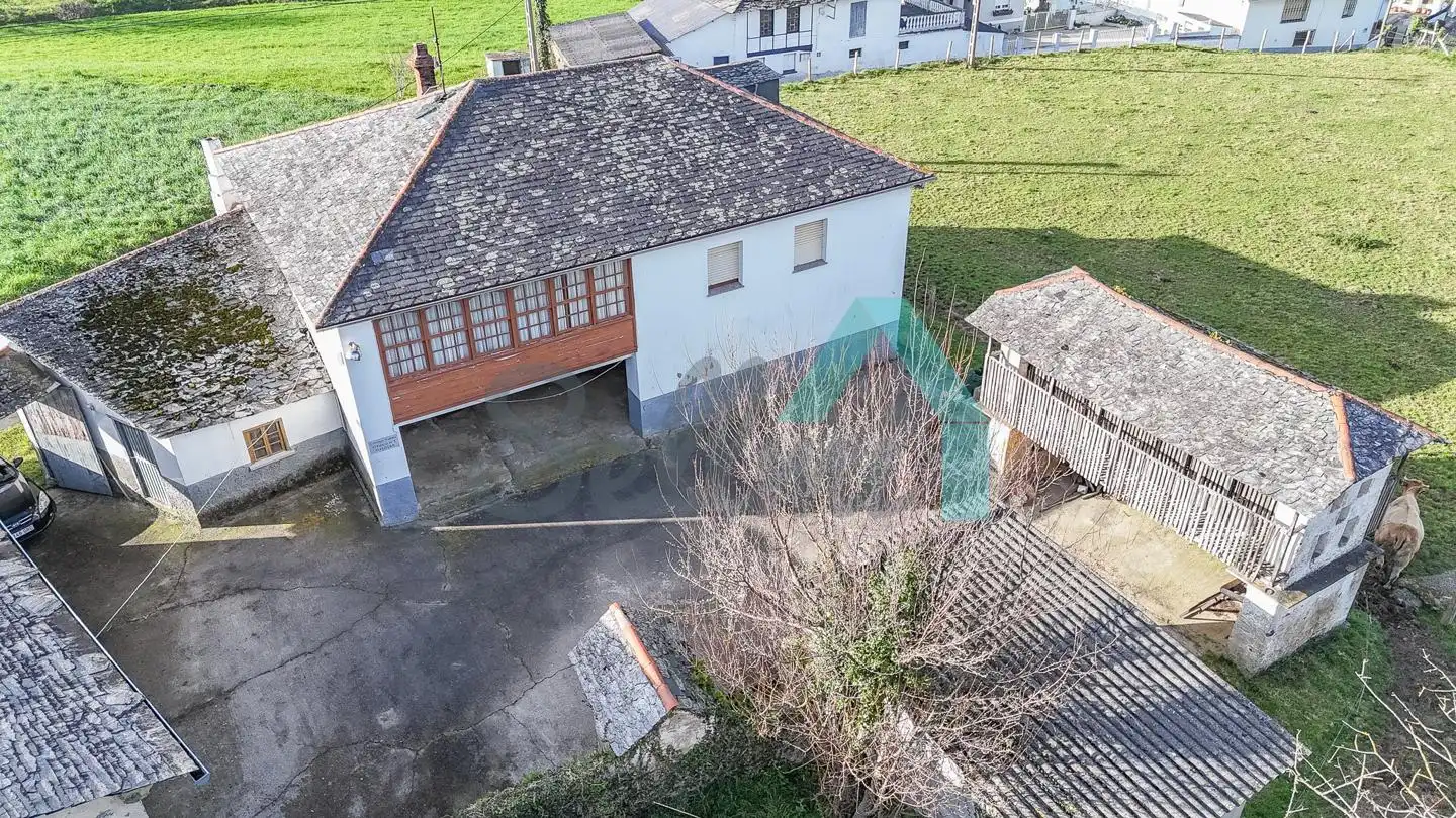 Exterior view of Houses for sale in Valdés - Luarca  with Private garden and Parquet flooring