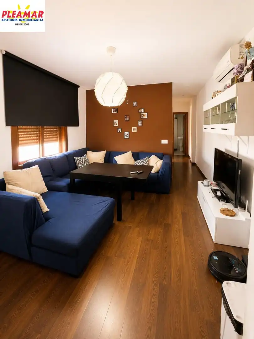 Sala de estar de Piso en venta en Chipiona con Parquet