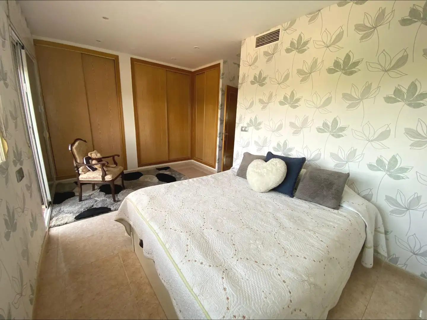 Schlafzimmer von Haus oder Chalet zum Verkauf in Monforte del Cid mit Klimaanlage, Privatgarten und Terrasse