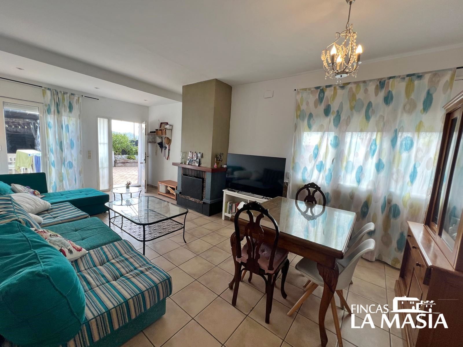 Sala d'estar de Casa adosada en venda en Olivella amb Aire condicionat, Calefacció i Jardí privat