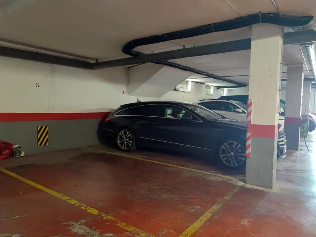 Parking of Attic for rent in Genil