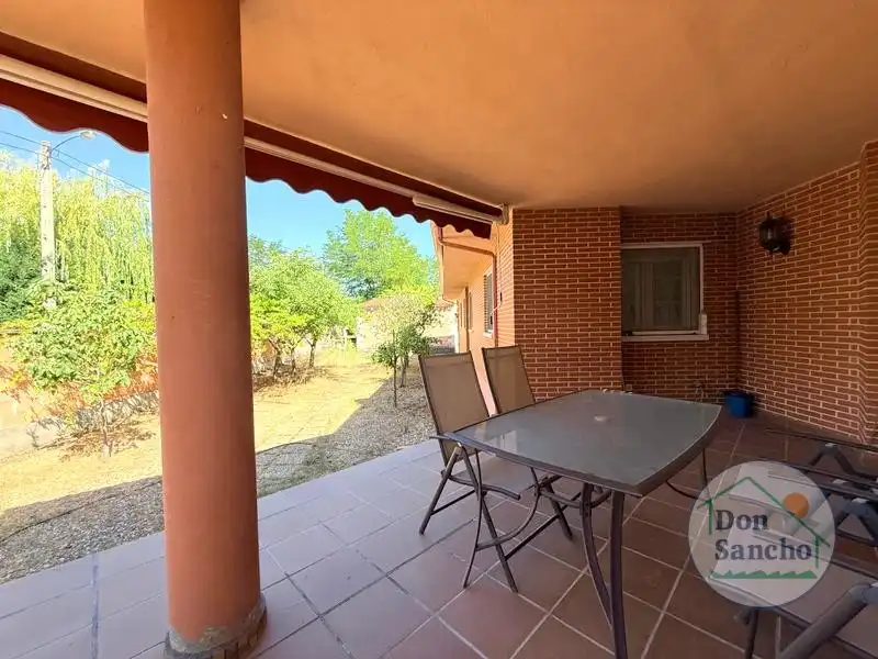 Terrassa de Casa o xalet en venda en Viana de Cega amb Calefacció, Terrassa i Traster