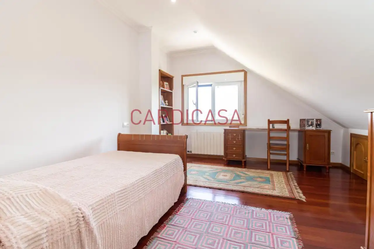 Habitación de Casa o chalet en venta en Vigo  con Calefacción, Jardín privado y Parquet