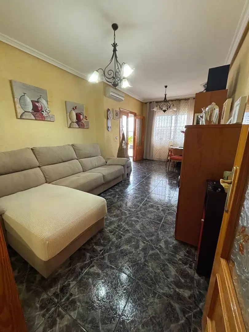 Casa adosada en venta en Calle MARIA DE ZAYAS-B SANTIAGO, 28, Miranda