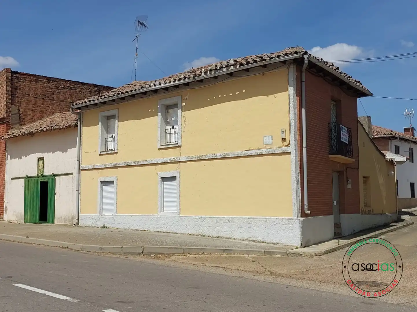 Vista exterior de Casa adosada en venda en Melgar de Arriba amb Jardí privat