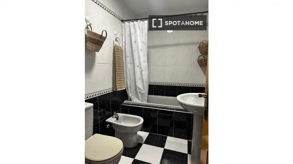Bany de Apartament per a compartir en Salobreña amb Aire condicionat, Terrassa i Moblat