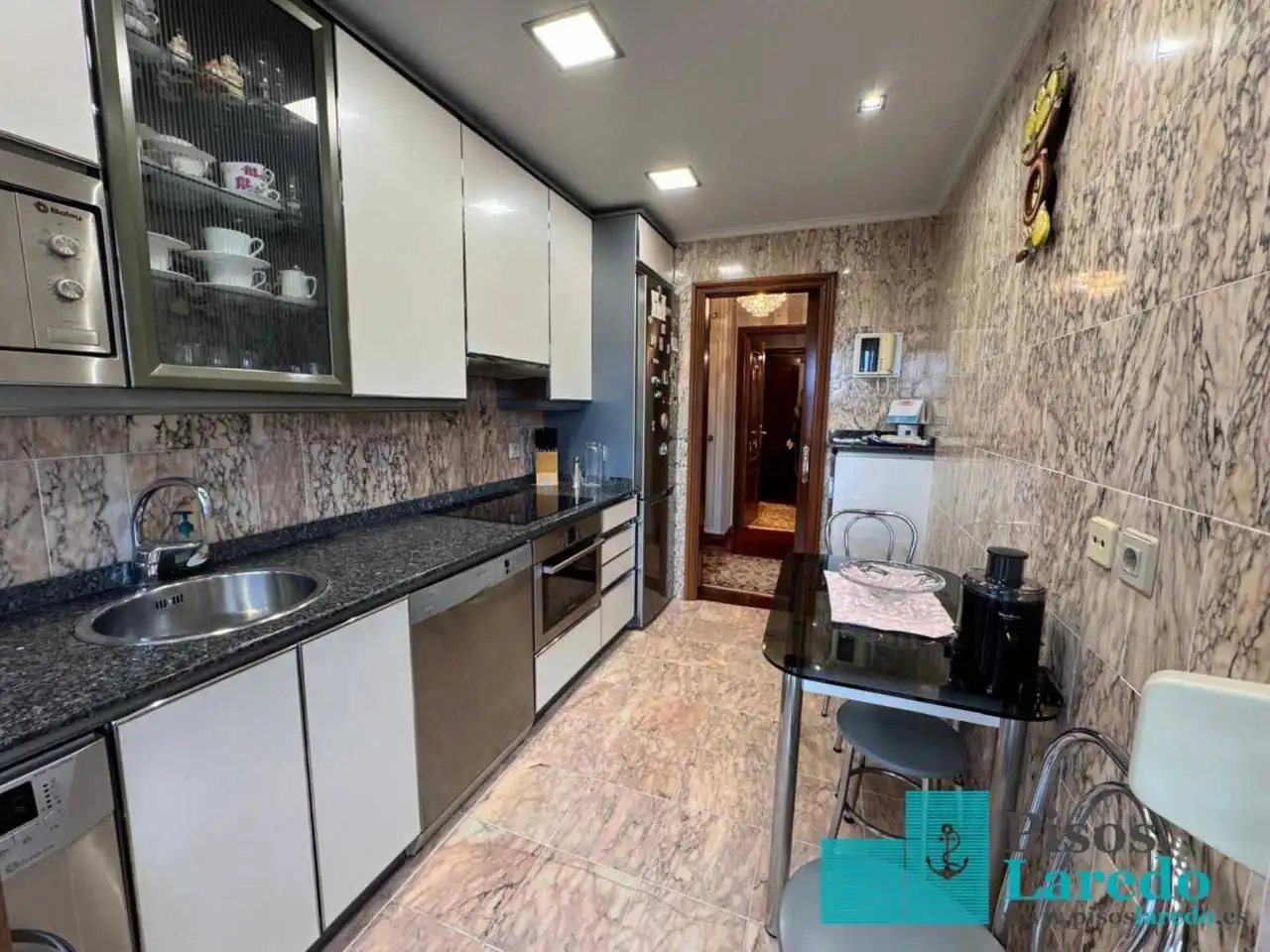 Flat for rent in Calle Marqués de Valdecilla, 8, Centro