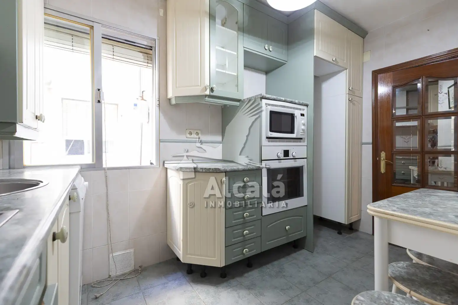 Kitchen of Flat for sale in Alcalá de Henares  with Air Conditioner, Heating and Parquet flooring