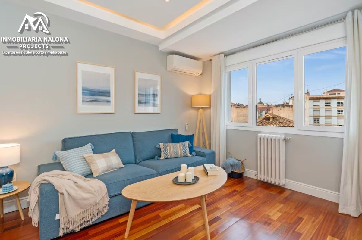 Living room of Apartment to rent in  Granada Capital  with Air Conditioner, Heating and Parquet flooring