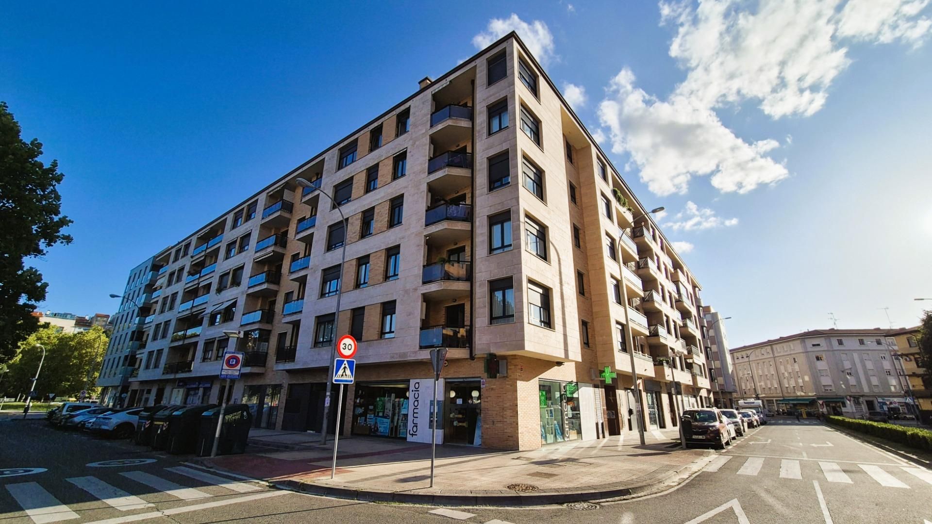 Vista exterior de Piso en venta en  Pamplona / Iruña con Calefacción, Terraza y Trastero