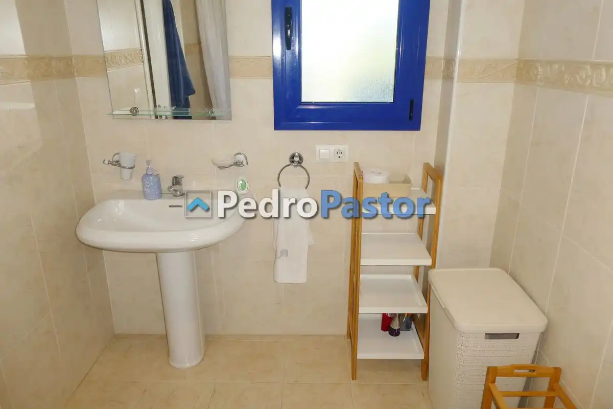 Baño de Apartamento en venta en Dénia con Aire acondicionado, Calefacción y Jardín privado